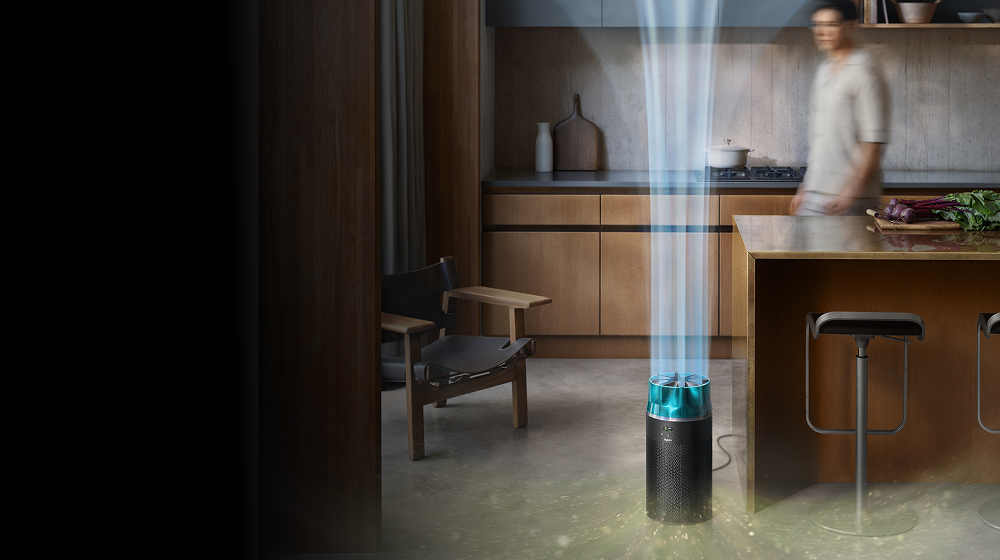 Le purificateur compact Dyson Huch Jet purifie l’air dans une cuisine.